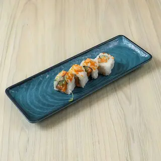 64. Uramaki de salmón picante (8 piezas)
