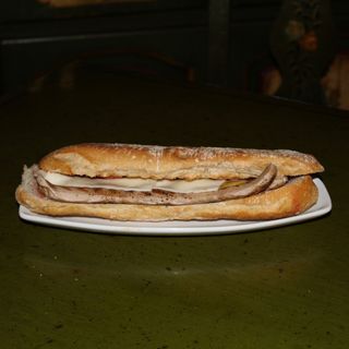 Bocadillo De Salchicha Berlinesa