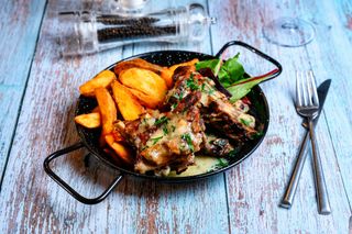 Coaste de porc cu sos african