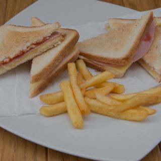 Tost sendvic sunka sir