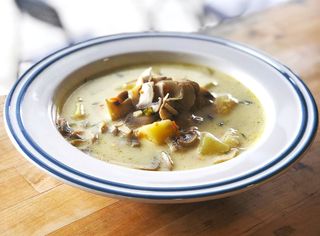 Zupa pieczarkowa z makaronem