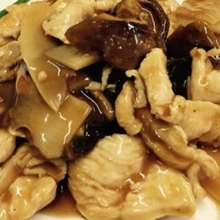 Pollo con bambù e funghi