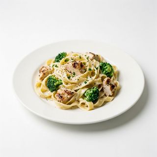 Tagliatelle z kurczakiem i brokułami 300g