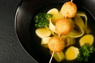 Курячий бульйон з локшиною і мітболами (300/30г)