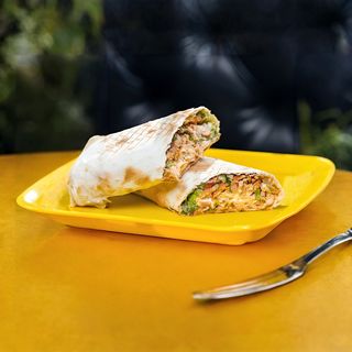 შაურმა ლავაშში სტანდარტული ღორის ხორცით.