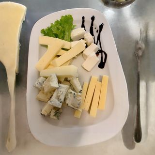 Асорті сирне (100г)