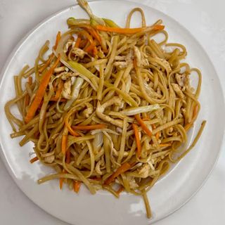 29. Tallarines Delicias Con Pollo