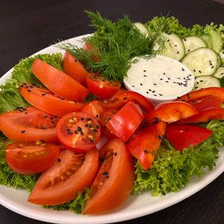 Свіжі овочі  з соусом Ранч ( 250 г)