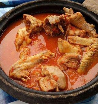 Kedjenou De Poulet & Attiéké
