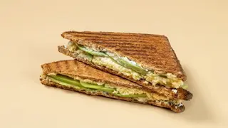 Avocado Toast with Scrambled egg & Mozzarella - 537 Kcal