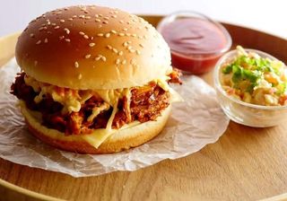 Куриный стейк бургер с грибами