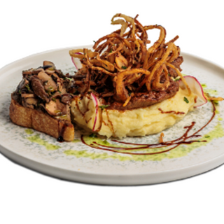 Vitelus de lapte la cuptor,piure de cartofi si salata de varza alba