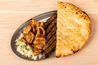 5 ćevapa i 1/2 pileći steak