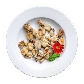 Ancas de rana frita con pimienta y sal