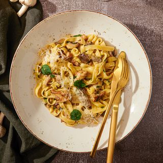 Талиатели с микс горски гъби, трюфел паста и пармезан (350г)