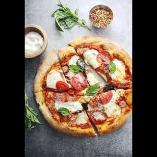 Mozzarella Pizza with fries