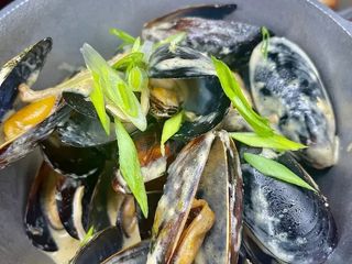 Мідії в вершково-сирному соусі (500g)