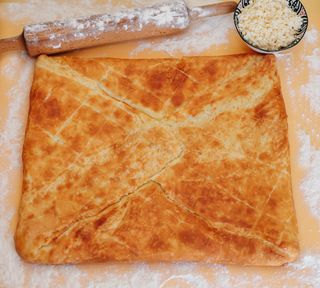 ნახევრადფენოვანი ხაჭაპური დიდი