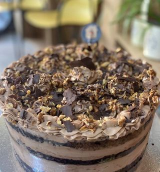 შოკოლადის ტორტი ნიგვზით (12 ნაჭერი)