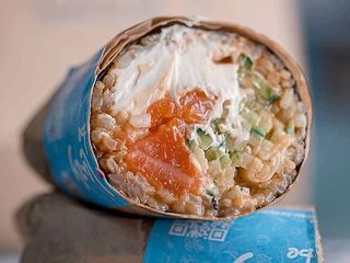 Суші Шаурма Філадельфія Classic (3 варіанти) З ЛОСОСЕМ ТА ВУГРЕМ