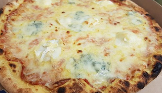 Pizza quattro formaggi
