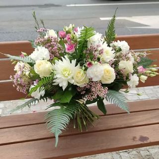 Bukiet okolicznościowy biało-różowy