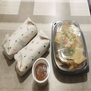 Combo de nachos y burritos