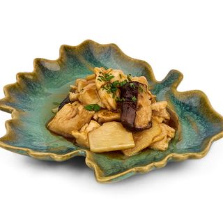 228 Pollo con funghi e bambù