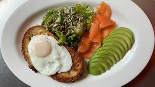 ჩიკოს საუზმე ორაგულით