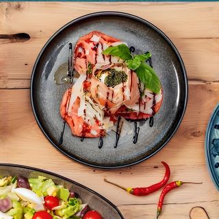 Салата със сирене бурата, прошуто и рукола 300 гр.