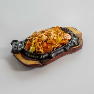 Pui cu 10 ingrediente pe placa incinsa