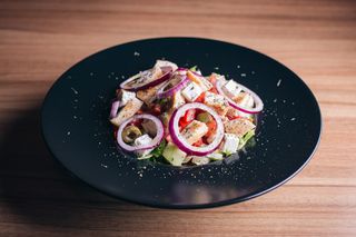 Grčka salata sa piletinom