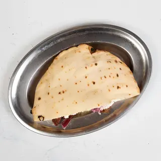 Ćevapi u štruci sa sirom