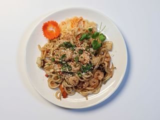 Makaron Udon z krewetkami