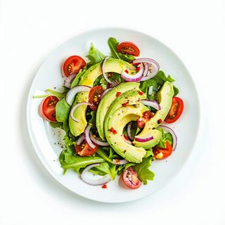 Ensalada de aguacate, tomate y cebolla