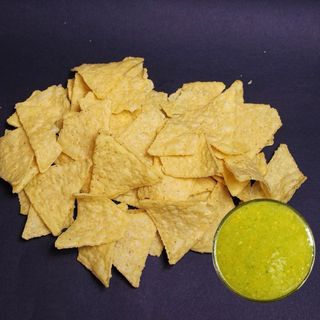 Nachos cu salsa verde
