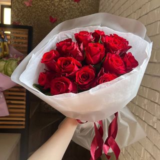15 червоних троянд 