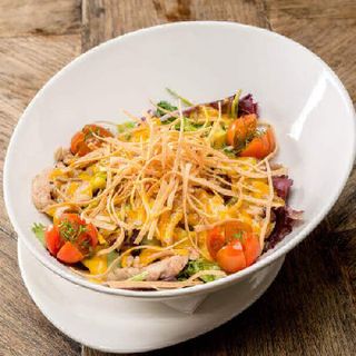 Ensalada con crujiente de maíz