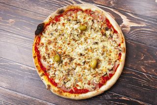 Pizza Capricciosa 42cm + coca cola 0.33ml 10% - akcija