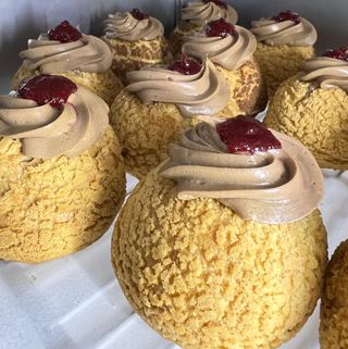 Choux ciocolată & vișine