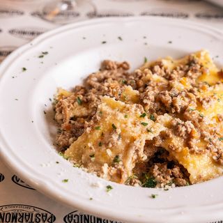 Ravioli Spinaci Al Ragù Bianco