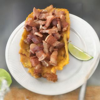 Chicharrón troceado Con Patacones