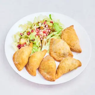Pierogi arabskie -Sambousek z serem arabskim i halloumi
