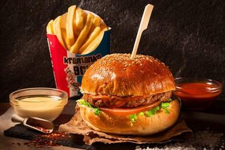 Hamburger s pomfritom