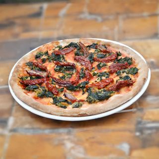 Постна пица със спанак и сушени домати (350г)