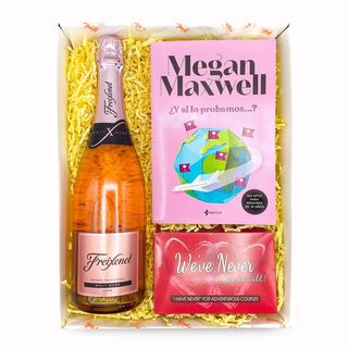 Caja Erótica con Freixenet, Megan Maxwell y Juego "We've never..."