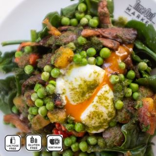 Salteado de Batata Doce, Cogumelos, Espinafres, Ovo bt e Azeite de Ervas