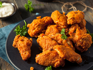 Alitas/Mulitos Picantes con salsa agridulce