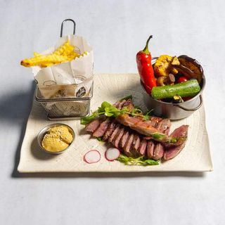 Ribeye steak sa povrćem idomaći panirani krumpir