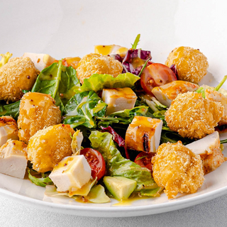 Салат з куркою та бебі моцарелою фрі (300г)